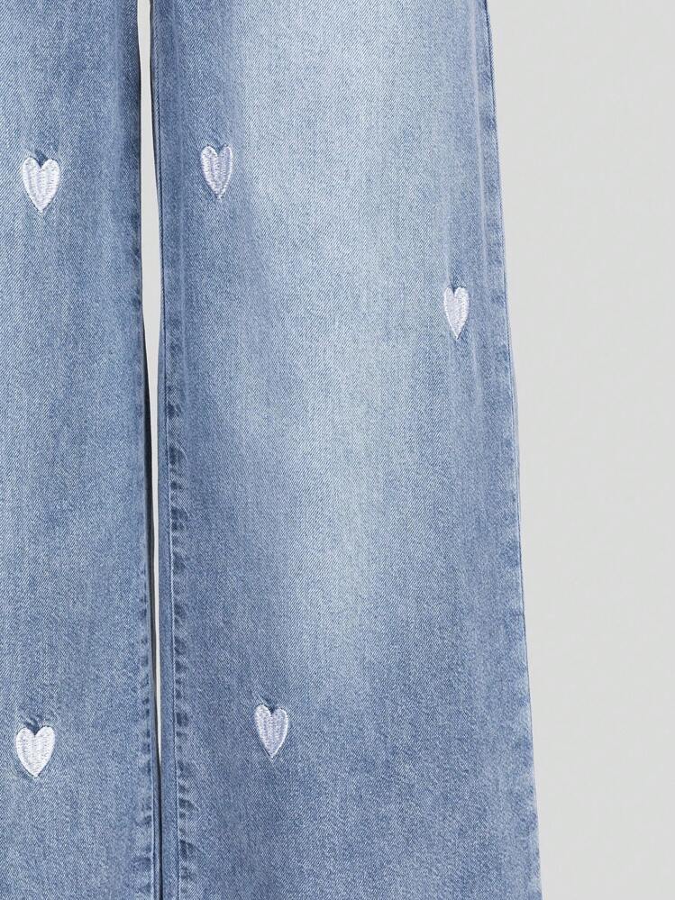 SHEIN Denimly 新款春夏女款宽松浅蓝色牛仔阔腿裤，柔软的牛仔面料如云朵般包裹，心形刺绣细节，松紧腰身设计穿着舒适，适合校园、街头、约会、户外活动和日常穿着 - 中等水洗藍 - 查看 6