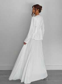 Siren Gaze 女士纯色简约 V 领长袖上衣、百褶裙、套装，适合秋冬季日常穿着 - 白色 - 查看 3