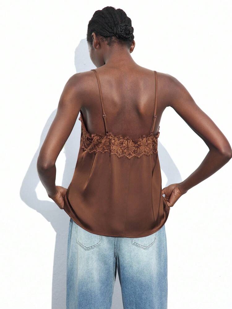 SHEIN Maija Top Casual Feminina de Renda Marrom com Recortes, Elegante, Romântica, Fashionável e Confortável, Decote em V Ajustável com Alças Finas, Adequada para Verão, Outono, Trabalho, Férias. Regata Marrom para Férias, Verão, Passeio, Formatura