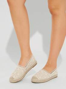 Solezae Women's Hollow Thick Bottom Closed Toe Espadrille Flats In Beige Color, Suitable For Daily And Outdoor Wear For Christmas - Beige - View 6