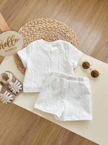 Bộ đồ thường ngày cho bé trai gồm áo tay ngắn in chữ 3D và quần short cạp chun. - trắng - Xem 2