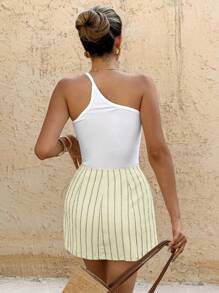 SHEIN Frenchy 女式条纹金属扣装饰休闲短裤 - 米色 - 查看 3