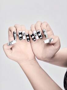 ROMWE Anime 10 件黑白音符和钢琴键盘设计的高品质假指甲 + 3 片双面胶，可拆卸和可重复使用的棺材形假指甲，带有别致的蝴蝶结元素，适合节日、派对、舞蹈和日常佩戴