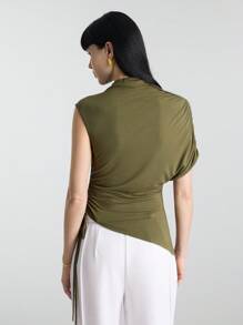 Ontre 2025新款休闲女T恤宽松都市风商务休闲军绿色女式立领斜肩修身不对称下摆夏季上衣 - 軍綠色 - 查看 4