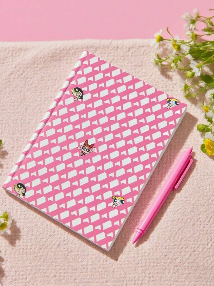 THE POWERPUFF GIRLS X SHEIN Cuaderno con tapa dura de color rosa con el patrón de Blossom, Bubbles y Buttercup - Páginas en blanco para bocetos, garabatos, diario y notas | Regalo con diseño de dibujos animados lindos para niñas - Rosa - Ver 1