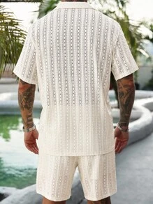Manfinity RSRT Set 2 bucăți/set bărbați, cămașă și pantaloni scurți cu nasturi în culoare solidă, ținută casual pentru soț, culoare solidă, potrivită pentru vacanță, plajă la mare, timp liber zilnic, ținute de vară, ținute de vacanță pentru bărbați, ținute bărbătești de vară, 2 piese