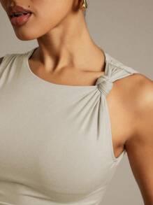 Hauture Women's Solid Color Twist Design Sleeveless Casual Crop Top