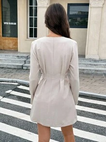 SHEIN Frenchy Einfarbiges, minimalistisches Damenkleid mit tiefem V-Ausschnitt, langen Ärmeln und kurzem Schnitt, Alltagskleidung, Herbstkleidung für Damen, Schulanfang, Country-Konzert-Outfit, Konzert-Outfits für Damen, Konzert-Outfit, Heimkehr, Büro-Outfits für Damen, Lehrer-Outfits für Damen, Date-Night-Outfits für Damen, Kleider für Hochzeitsgäste, Geburtstagskleider für Damen, sexy Club-Outfits für Damen, sexy Club-Outfits für Damen, Business-Casual-Outfits für Damen, - Aprikosenfarben - Übersicht 2