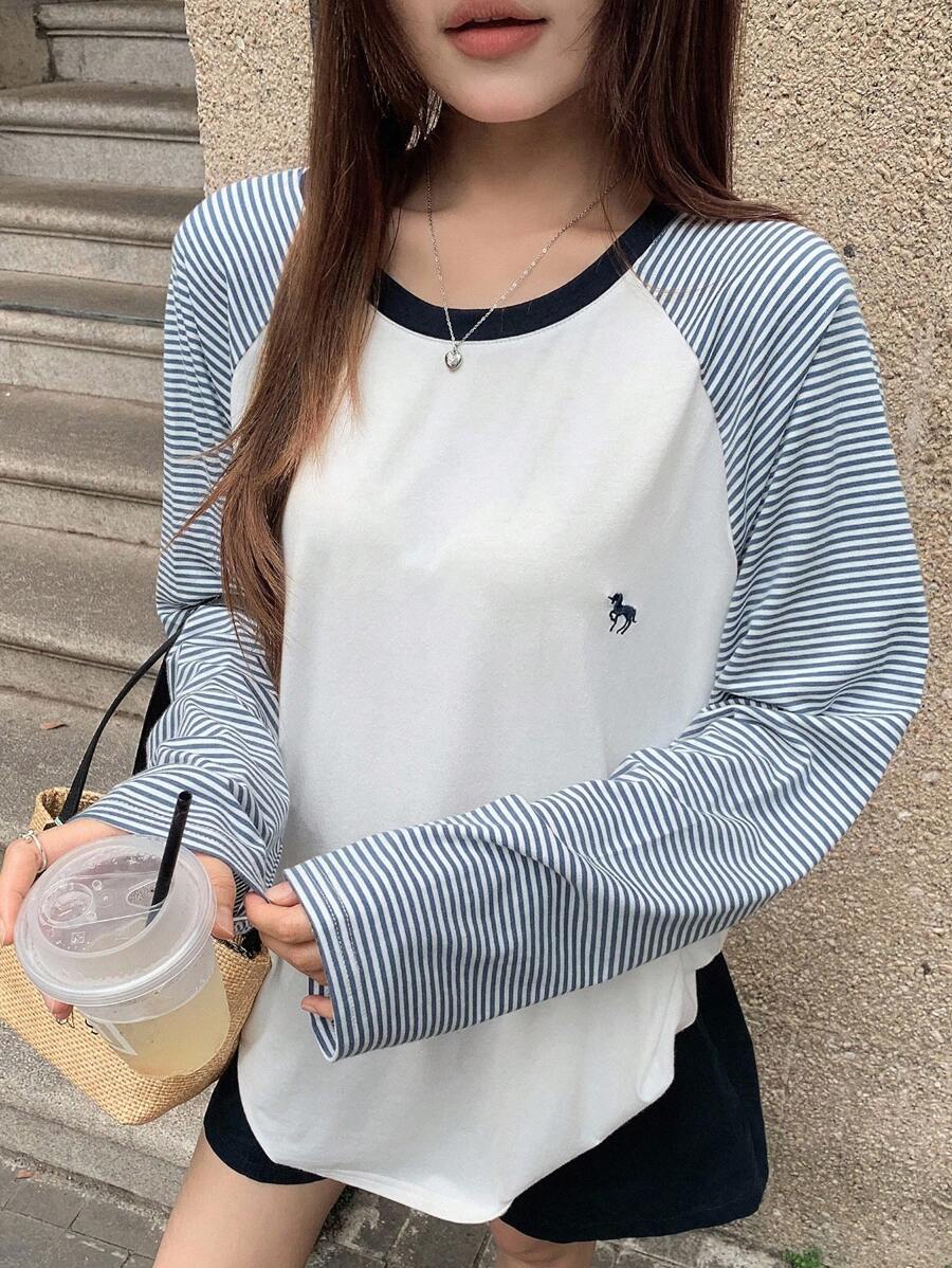 DAZY 女式圆领条纹拼接长袖刺绣装饰休闲宽松T恤秋季上衣 - 白色 - 查看 1