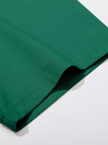 Manfinity EMRG Camiseta casual de verano para hombres con cuello redondo y estampado de letras, de corte holgado - Verde Oscuro - Ver 5