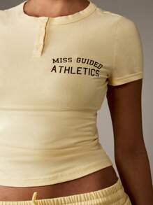 MISSGUIDED 婴儿 T 恤复古运动校队风格短款纽扣前上衣学院运动休闲街头服饰休闲春夏青年时尚 - 黃色 - 查看 5