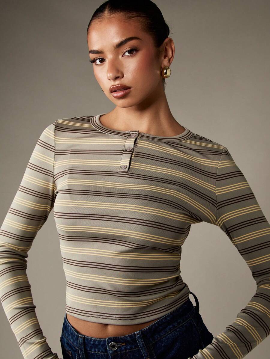 MISSGUIDED ملابس علوية كروب ذو أكمام طويلة مخطط بطراز رجعي، قطعة أساسية للطبقات، تفاصيل أزرار، نسيج مضلع مناسب للخريف والشتاء - رمادي - مشاهدة 1