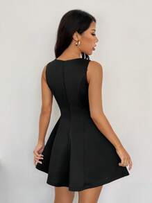 SHEIN PETITE 女士纯色无袖 A 字腰优雅连衣裙，适合秋季约会 - 黑色 - 查看 2