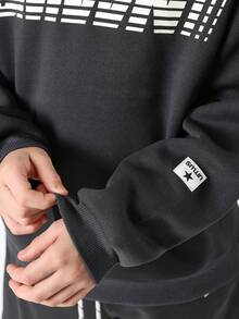 SUMWON Conjunto Esportivo Oversized Juvenil com Moletom com Capuz e Estampa de Slogan e Shorts Combinando, Conjunto Casual de Duas Peças para Primavera, Outono, Inverno - Chumbo - Visão 6