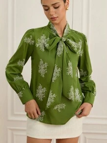 Aveloria Rosie Elegante grüne bestickte Bluse mit Schleifen-Kragen, zarte Stickerei-Kragen, anmutig und geeignet für Dates, Nachmittagstee und andere Anlässe