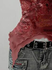 SHEIN EZwear 朋克摇滚字母和玫瑰复古图案波西米亚西部风格朋克摇滚 Y2K 朋克辣妹音乐节波西米亚海滩夏季迈阿密女孩红色印花网眼吊带背心 - 彩色 - 查看 4