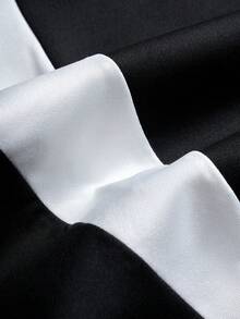 Manfinity Campus Court 年轻休闲黑白拼布刺绣T恤 - 黑與白 - 查看 6