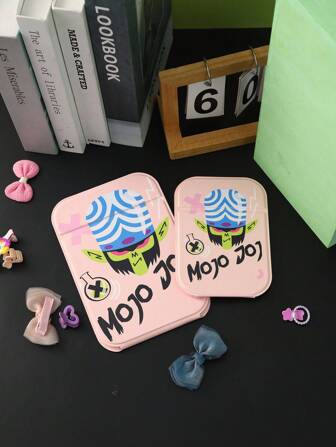 THE POWERPUFF GIRLS X SHEIN Sminkspegel med bokstavs- och tecknad design, en kompakt och bärbar spegel, är en utsökt mini-sminkspegel för bordsbruk. Den är liten och lätt, vilket gör den enkel att bära med sig.