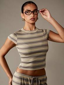 MISSGUIDED Striped Fitted Short Sleeve Crop Top Ribbed Knit Basic Summer Casual Form Fitting T-Shirt Y2K Style Minimalist Essential Retro Inspired 90s Fashion - Grey - View 4