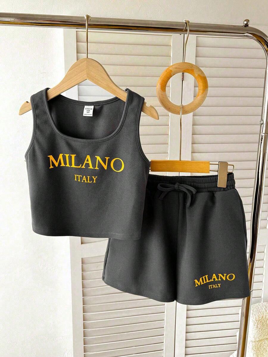 SHEIN Set 2 piese Tween pentru fete, gri închis, cu imprimeu de litere englezești, croială striată, cu guler rotund, maiou și pantaloni scurți asortați, ținută pentru întoarcerea la școală - Gri inchis - Vizualizare 1