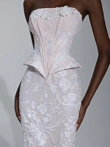 Elitara Elegant And Gorgeous White Luxurious Embroidered Lace Splicing Mesh Hand-Appliqué With Pearls Tube Top Waist Three-Dimensional Patch Fishtail Skirt Triangle Insert Design Tail Suitable For Wedding Events Bachelorette Party Holiday Dance Honeymoon Wedding Dress