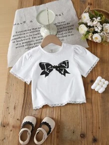 Camiseta infantil feminina com estampa de laço tricotado, gola redonda e detalhes em renda com babados. Ideal para o outono. - Branco - Ver 3