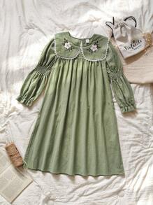 SHEIN Vintaside Kids 青少年女孩休闲花卉刺绣长袖连衣裙 - 綠色 - 查看 3