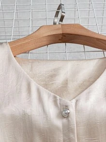 Flirla 大码女式时尚纽扣蕾丝拼接提花优雅圆领无袖上衣奶油色衬衫女士优雅衬衫无袖衬衫女士夏季上衣花瓣衬衫