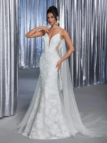 Glamrae Romantic Lace Spaghetti Strap Top With Deep V-Neck, 3D Floral Beaded Adjustable Tie Back, Mermaid Hem Flowy Skirt, Suitable For Various Wedding Occasions