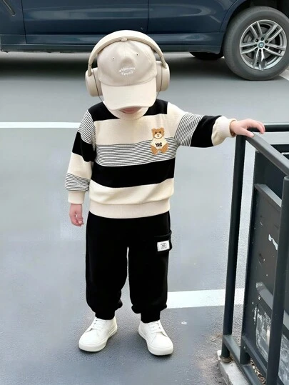 SHEIN Playful Pals 男婴撞色条纹小熊刺绣卫衣裤套装 男婴两件套 男婴休闲套装 男婴秋冬服装