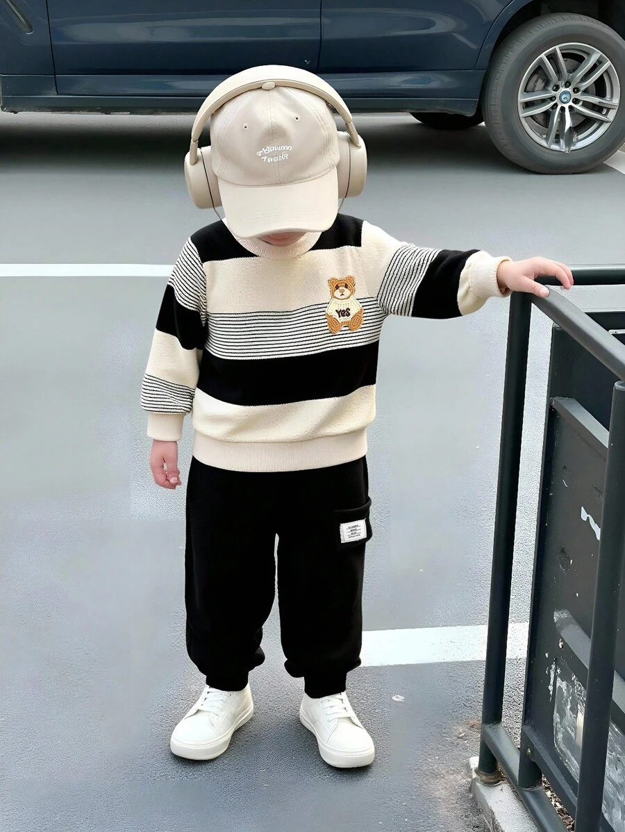 SHEIN Playful Pals 男婴撞色条纹小熊刺绣卫衣裤套装 男婴两件套 男婴休闲套装 男婴秋冬服装 - 黑色 - 查看 1