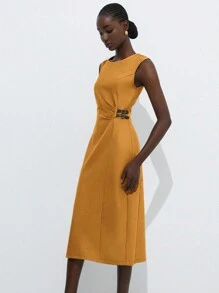 Aveloria Modichic Beige Twill Round Neck Sleeveless Minimalist High-End Design Waist Pleated Design With Leather Belt Decor Commuter Casual Versatile Vintage Style Women Long Dress