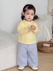Dazy Kids 2pcs/Set Baby Girl Cartoon Graphic Tee & Plaid Casual Homewear Set, Toddler Fall Clothes - Yellow - View 1
