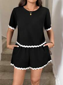 SHEIN LUNE 2pcs/Set Plus Size Women Patchwork Wavy Tape Back To School Outfits Women Trim Short Sleeve Top And Shorts Homecoming Fall Clothes For Women Business Casual Woman Curve Outfit Curve Women Two Pieces Outfits For Daily Wear High-Level Chic Fall Teacher Outfit Spring/Summer/Autumn 2 Pieces Set 2pcs Premium Quality Women Elegant Business Commuting Style,Fashion Casual Daily Versatile Commuting Ladies Teacher Clothing Ladies Two Pieces Suit Casual Fashion All-Match Commuting