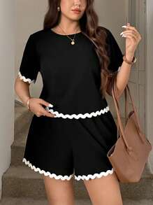 SHEIN LUNE 2pcs/Set Plus Size Women Patchwork Wavy Tape Back To School Outfits Women Trim Short Sleeve Top And Shorts Homecoming Fall Clothes For Women Business Casual Woman Curve Outfit Curve Women Two Pieces Outfits For Daily Wear High-Level Chic Fall Teacher Outfit Spring/Summer/Autumn 2 Pieces Set 2pcs Premium Quality Women Elegant Business Commuting Style,Fashion Casual Daily Versatile Commuting Ladies Teacher Clothing Ladies Two Pieces Suit Casual Fashion All-Match Commuting