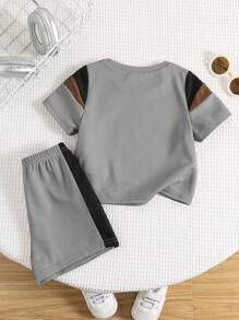 SHEIN Set de 2 piezas de camiseta de manga corta con bloque de color y gráfico de letras, y pantalones cortos para niño bebé en verano - Multicolor - Ver 2