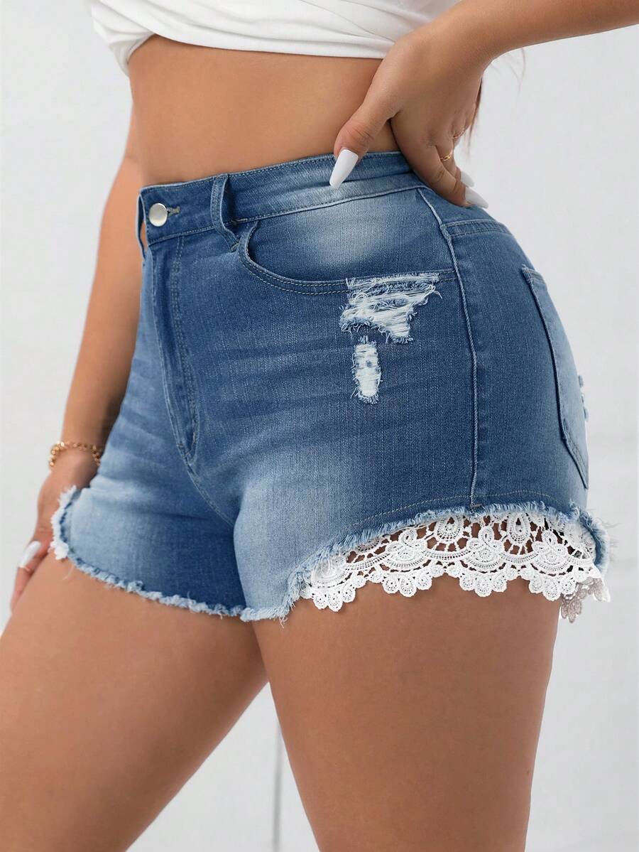 SHEIN ICON 大码女式口袋撞色蕾丝做旧磨边时尚牛仔短裤女式蕾丝牛仔短裤 - 淺色水洗藍 - 查看 1