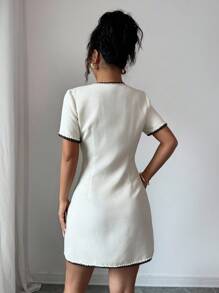 Rafferiza 优雅商务通勤圆领修腰短袖纽扣杏色女士短款连衣裙，春夏