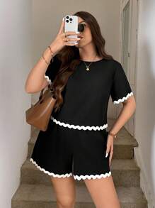 SHEIN LUNE 2pcs/Set Plus Size Women Patchwork Wavy Tape Back To School Outfits Women Trim Short Sleeve Top And Shorts Homecoming Fall Clothes For Women Business Casual Woman Curve Outfit Curve Women Two Pieces Outfits For Daily Wear High-Level Chic Fall Teacher Outfit Spring/Summer/Autumn 2 Pieces Set 2pcs Premium Quality Women Elegant Business Commuting Style,Fashion Casual Daily Versatile Commuting Ladies Teacher Clothing Ladies Two Pieces Suit Casual Fashion All-Match Commuting