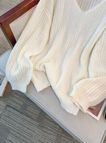 GlowEve CURVE 大码优雅V领落肩长袖套头衫 - 白色 - 查看 7