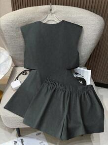 Franclia Plus Size Women Stylish Embroidered V-Neck Sleeveless Cropped Top And A-Line Shorts Set Graduation,Back To School,Teacher Outfits For Women