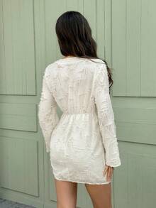 Serisse Robe courte décontractée à manches longues, col en V croisé, couleur unie pour femmes