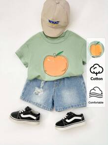 Baby Boys 2-Piece Summer Set, Casual Cute Fresh Style Recommended. Green Fresh And Cooling Combination, Round Neck Short Sleeve Green Top Decorated With Oranges, Lively And Cute, Paired With Vintage Washed Blue Elastic Waist Ripped Denim Shorts Energetic. Loose Fit Design , Suitable For Outings, Kindergarten Daily Wear, Beach Vacation Strolling, Birthday Gifts Etc, Effortlessly Creating Adorable Look!