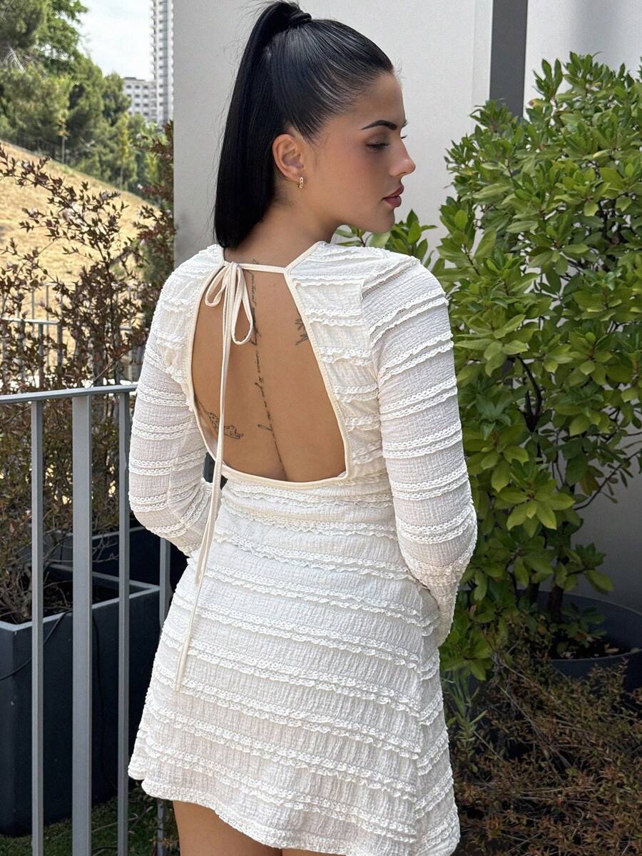 Lucia Bellido 全新圆领性感提花针织弹力面料喇叭袖露背短款连衣裙 - 杏色 - 查看 1