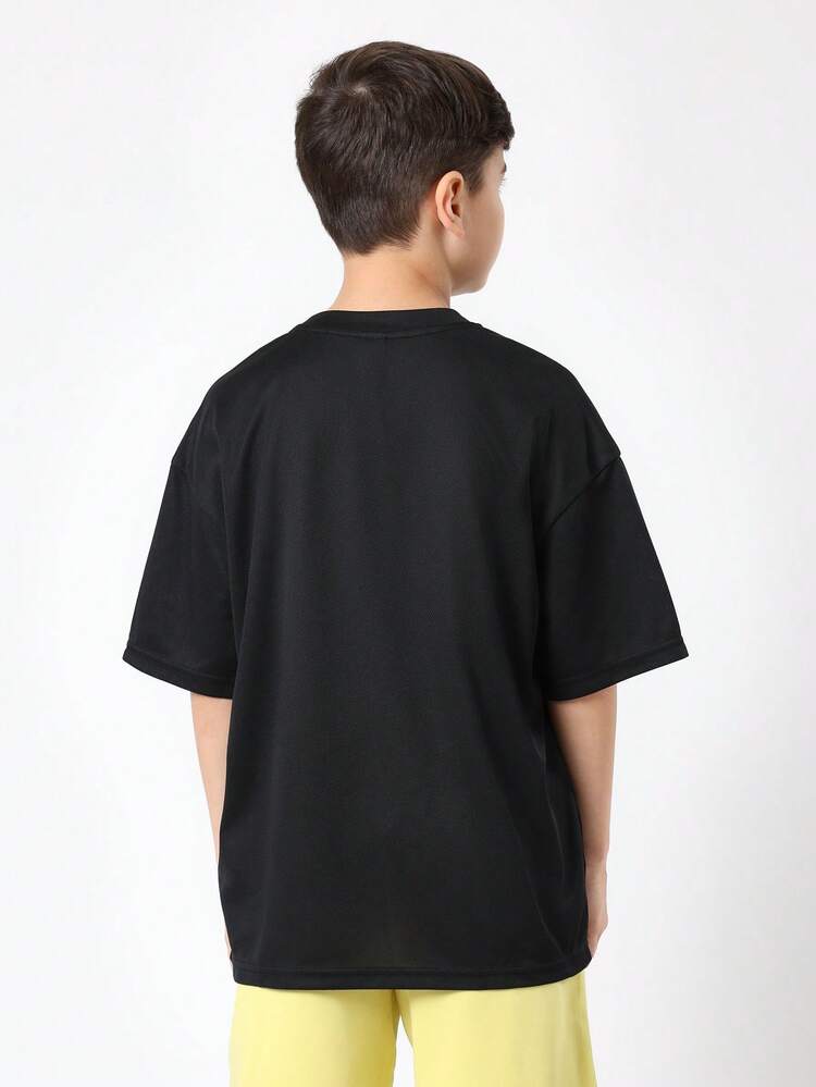 Oversized T-Shirt With Modern Streetwear Design