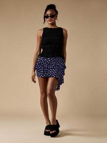 MISSGUIDED Minifalda de lunares con volante asimétrico y detalle de volantes, estilo ligero y fluido para fiestas, festivales y eventos de primavera y verano