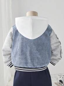 Áo khoác denim xanh nhạt có mũ chần bông phối patchwork thêu gấu kỹ thuật số phong cách đại học casual đường phố cho bé trai, thời trang streetwear, phù hợp mùa xuân và mùa thu - Rửa nhẹ - Xem 2