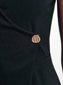 Maija 2025 未来都市深 V 领金属扣不对称设计，适合女性，适合初秋休闲装黑色连体裤女式无袖连体裤黑色连体裤优雅黑色连体裤女式黑色连体裤黑色长裤套装女式工作连体裤女式正装连体裤黑色无袖连体裤，女式秋季服装，女式冬季服装，冬季服装，夜间外出，女式外出上衣，夜间外出服装，约会夜服装，老钱风格女式