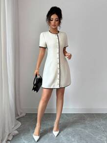 Rafferiza 优雅商务通勤圆领修腰短袖纽扣杏色女士短款连衣裙，春夏