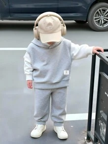 SHEIN 婴幼儿男童三件套休闲韩版圆领白色卫衣、灰色连帽背心和灰色运动裤，适合春秋季日常穿着 - 淺灰色 - 查看 1